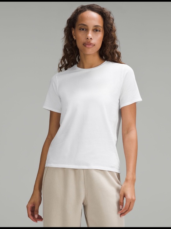 lululemon athletica Tops - Lululemon organic cotton straight hem T-shirt